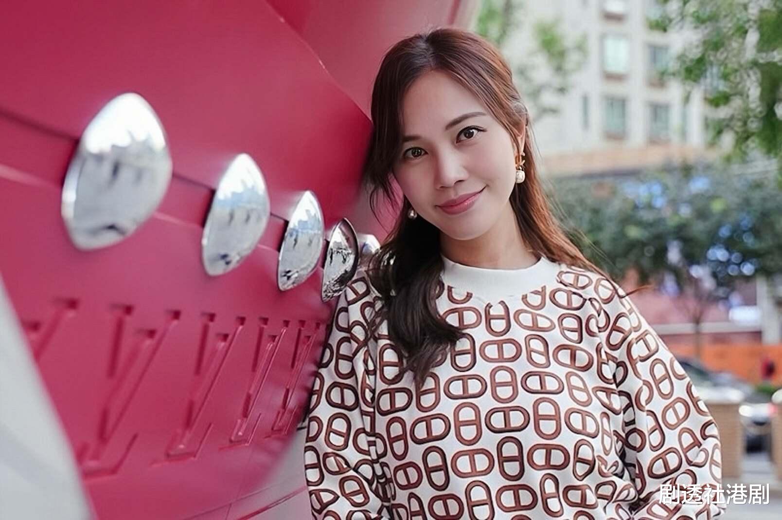 突发！TVB前知名女星富商老公发生车祸，爱车遭猛烈撞击与死神擦肩而过