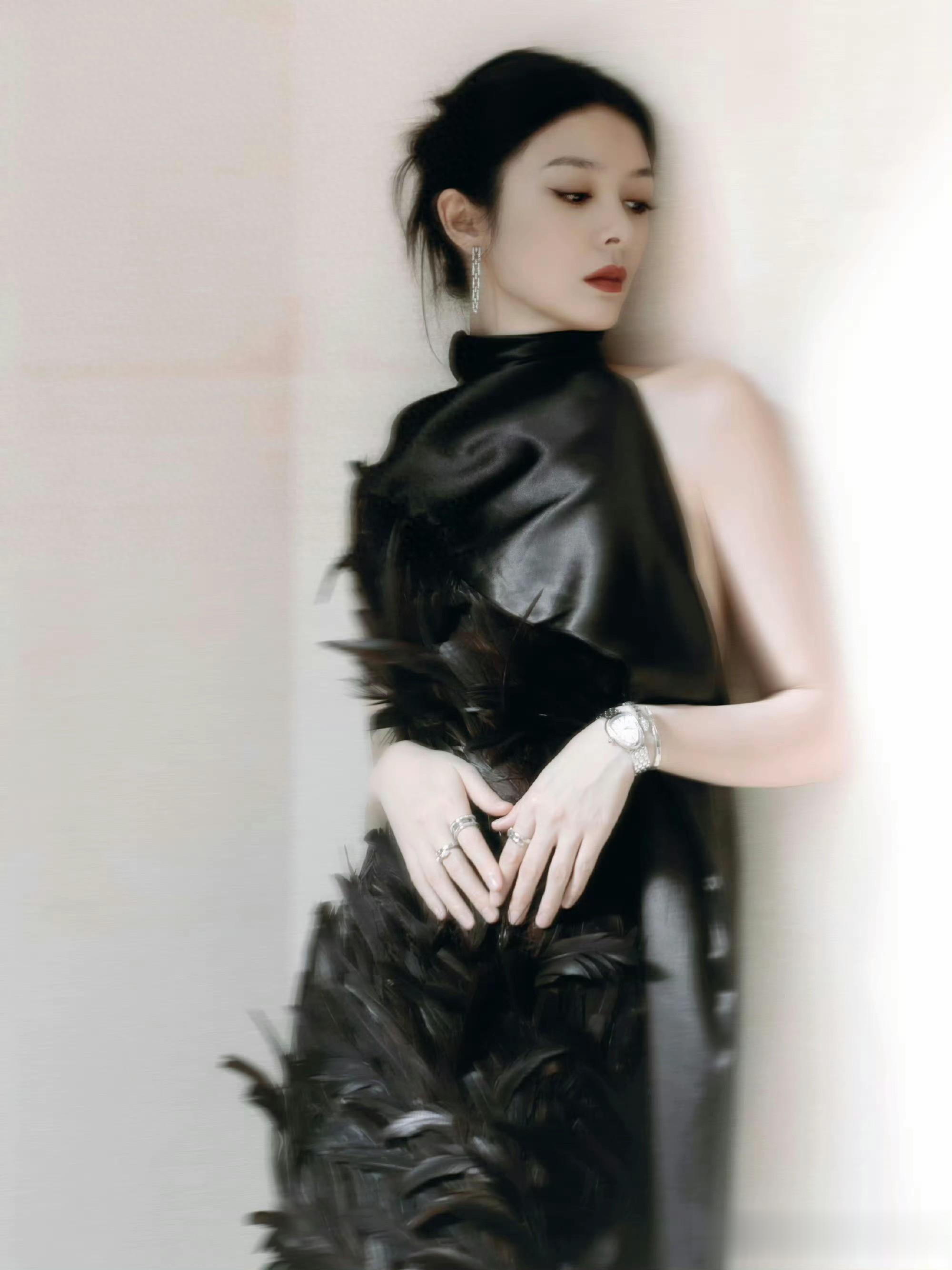 傅菁黑羽裙造型！冷艳氛围感直接封神