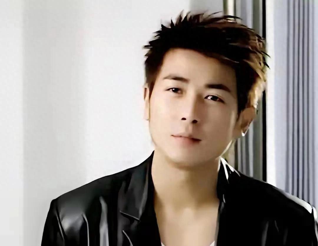 49岁保剑锋人设崩塌,前任黄慧颐爆料分手内幕,疑似因第三者插足