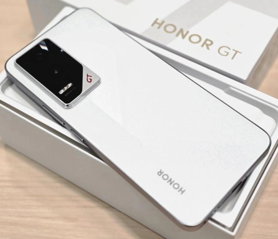 榮耀“不講武德”，從2199元跌至1373元，旗艦手機降成“千元機”