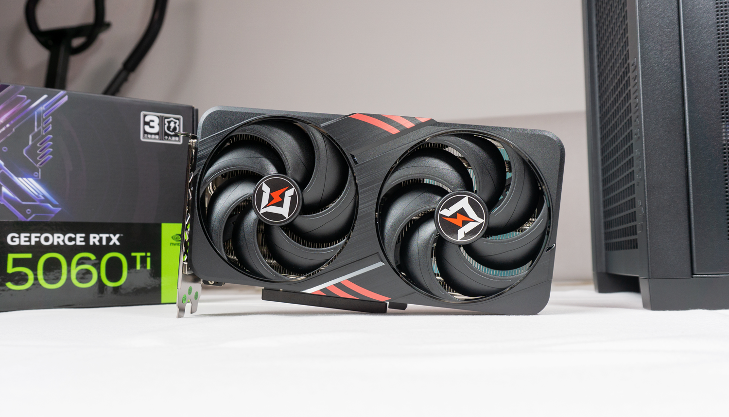 硬核電競風：用華碩TUF機箱打造RTX5060 Ti滿血戰斗堡壘