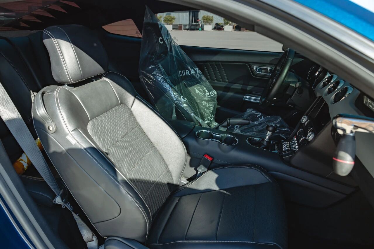 从银幕反派到收藏圣物，电影《变形金刚》里的福特野马霸天虎警车想要吗？