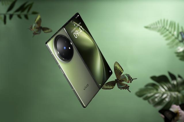 vivo X Fold5青松圖賞：輕盈如松，薄似松風