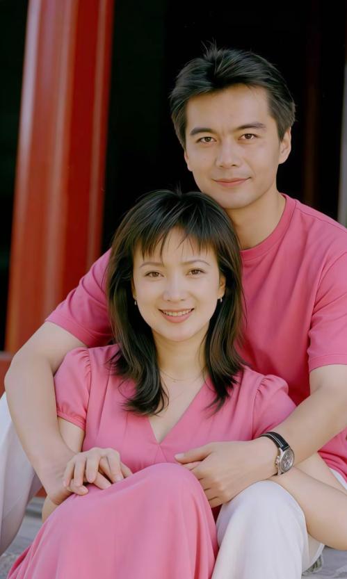 好友公开何晴珍贵合影，透露许亚军真实一面，两人离婚原因曝光