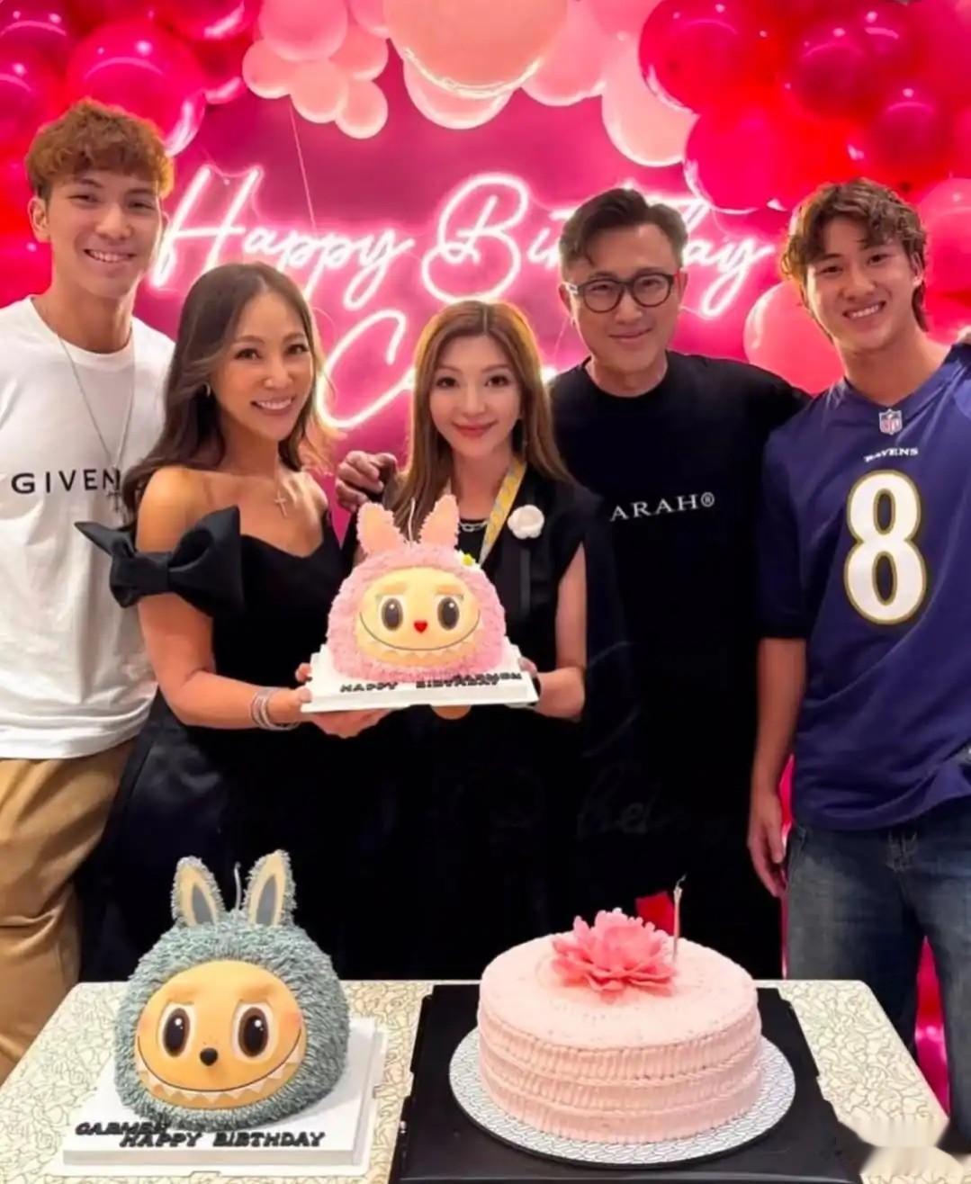 汪圆圆出席大姑子50岁生日宴，全家都是高颜值，蔡加敏保养得真好