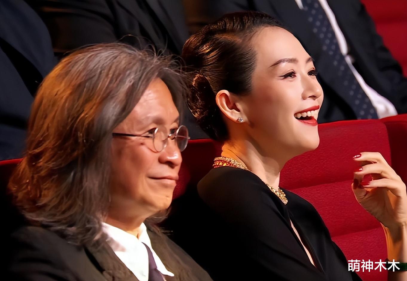 电影之夜台下:邓超黄晓明同坐无交流,佟丽娅玩手机,范丞丞表情失控