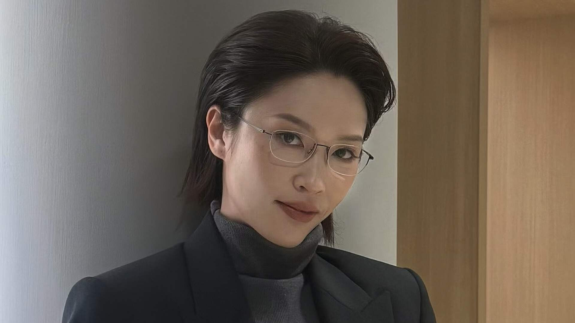 TVB知名女星帅到出圈大火，和女主接吻照流出，网友用Ai以假乱真