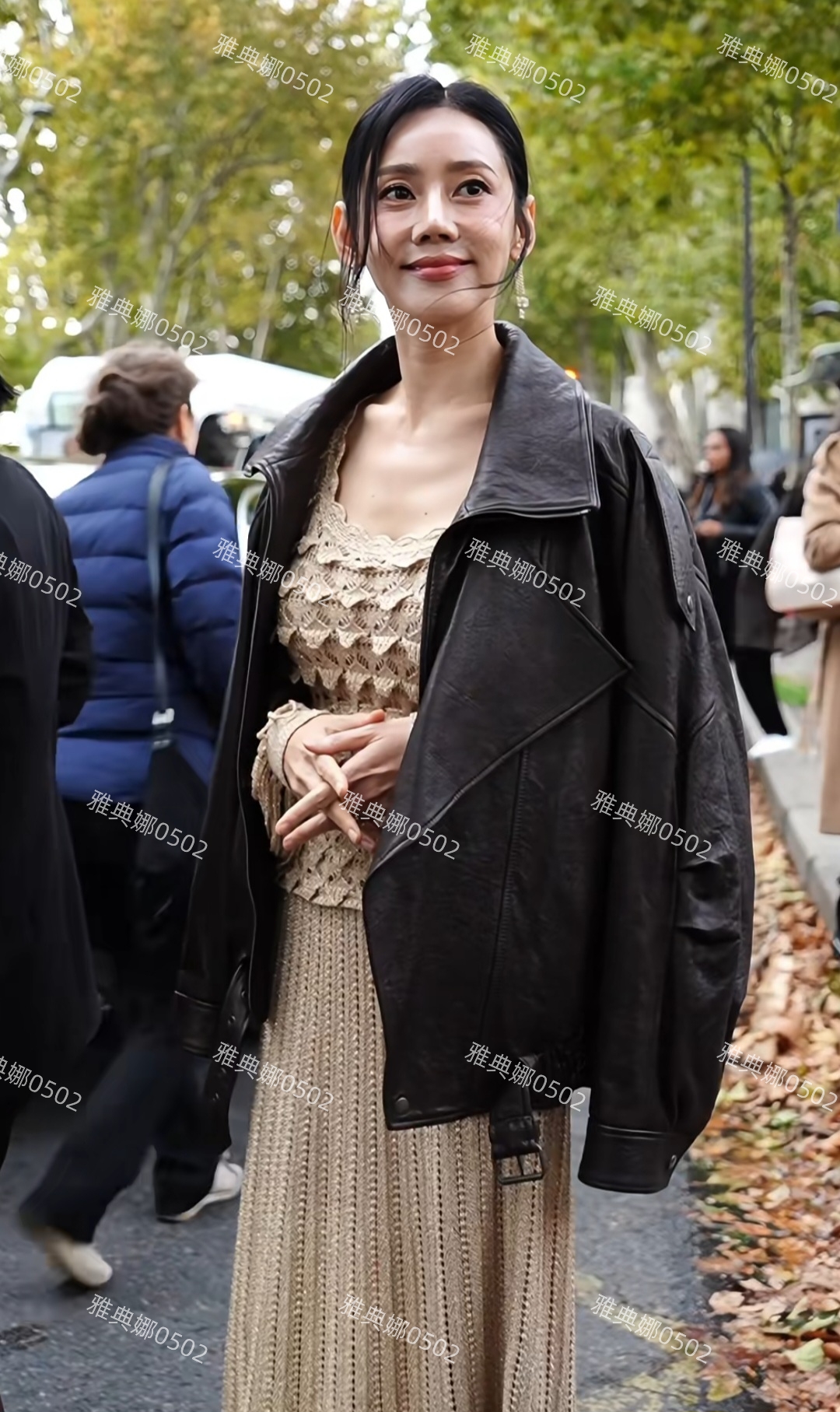 秋瓷炫现身巴黎她太瘦了状态略显疲惫,跟于晓光越来越有夫妻相了