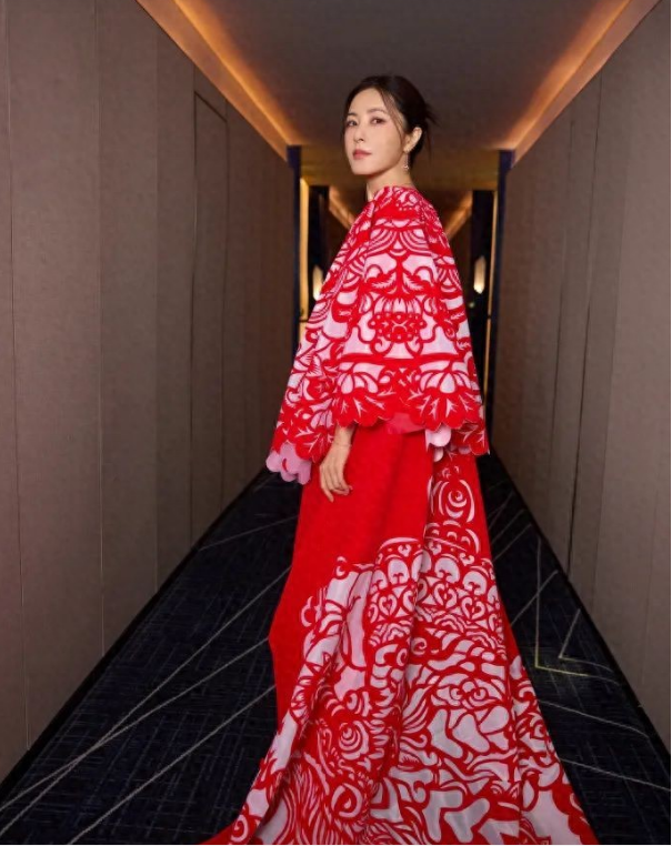 墙倒众人推，被称为“两百年难遇美人”的曾黎，如今已然风光不再