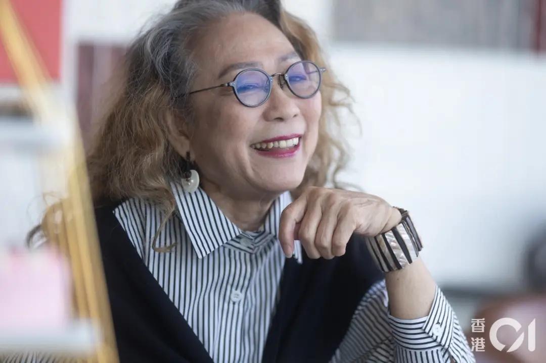 「御用奶奶」近照面色紅潤，曾開酒店險嫁豪門拒做小三單身多年