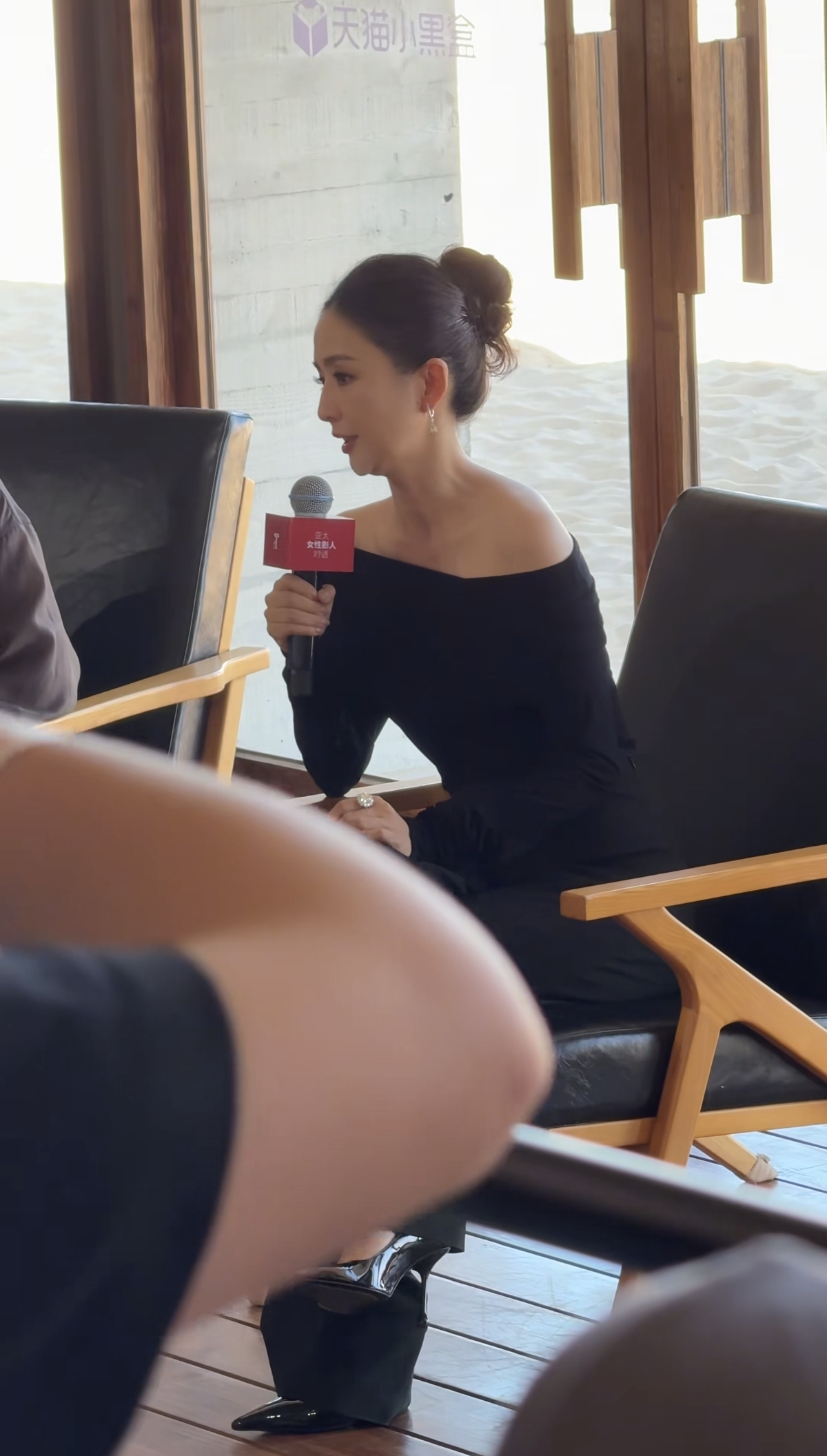 佟丽娅阿那亚被偶遇,真的好瘦好漂亮呀,网友:这么瘦也有双下巴