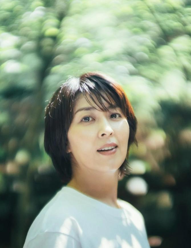 她是日本90时代最火的“清纯美少女” 出身豪门爆剧一箩筐！