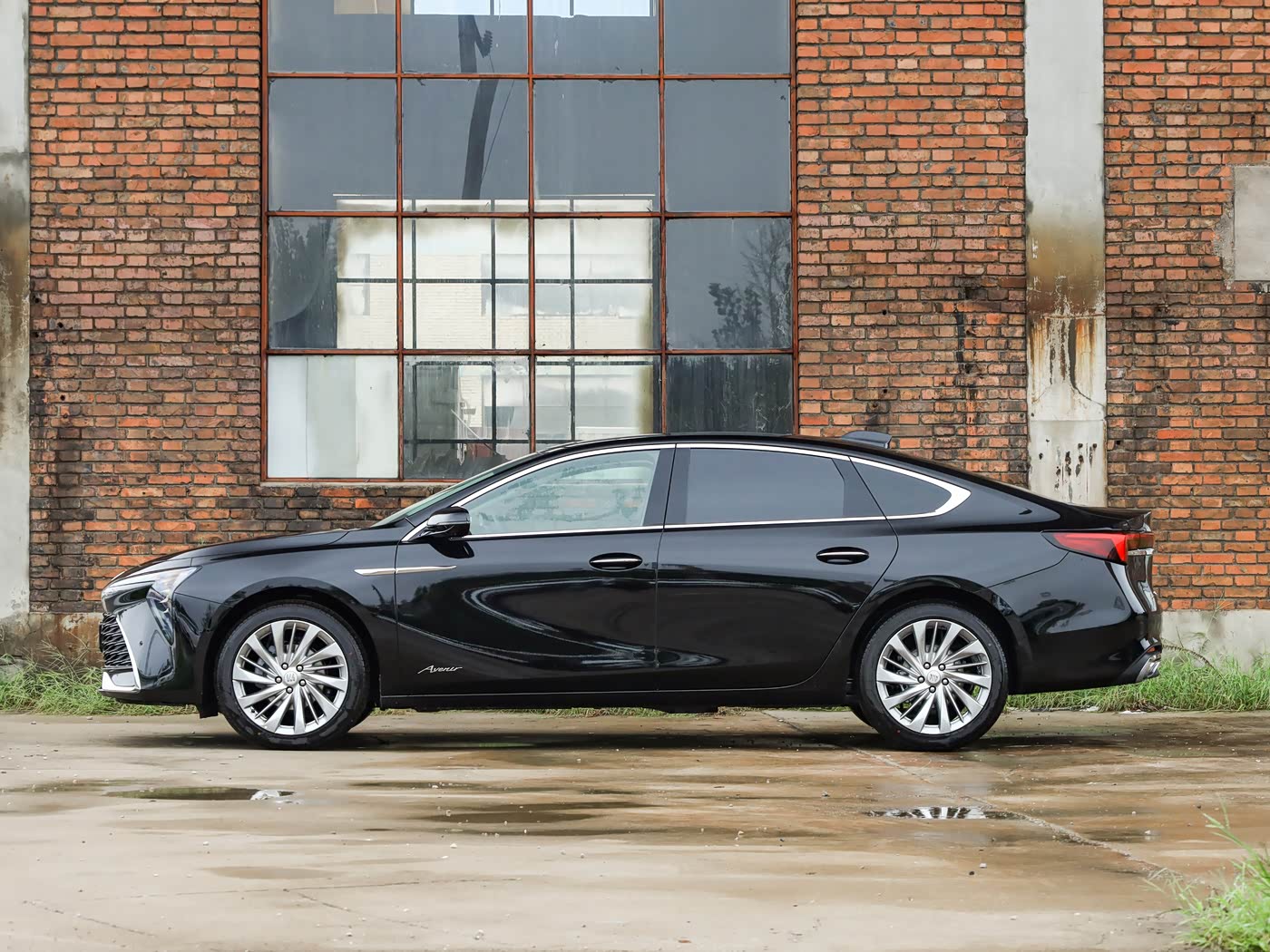 这款美系中型车一口价15.99万起!配30寸6K曲面屏,搭载2.0T+9AT