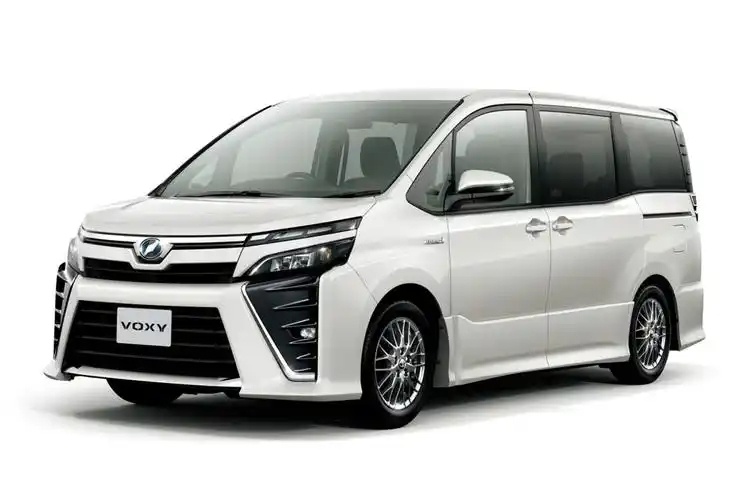 解析丰田Voxy：1.8L混动+7座MPV，油耗5L，GL8平替，真香