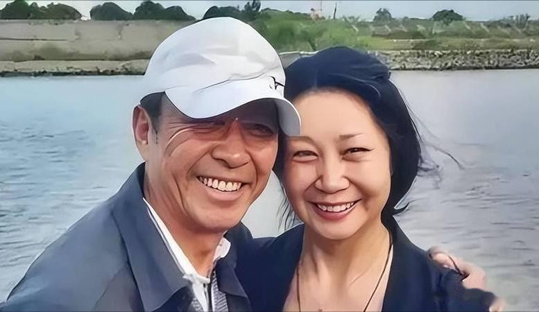 原来他俩是父子，儿子是名导父亲是老戏骨，凭《大生意人》再翻红