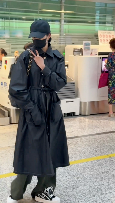 “直播争议”仅半年后，重回顶流的鹿晗，给内娱狠狠上了一课！