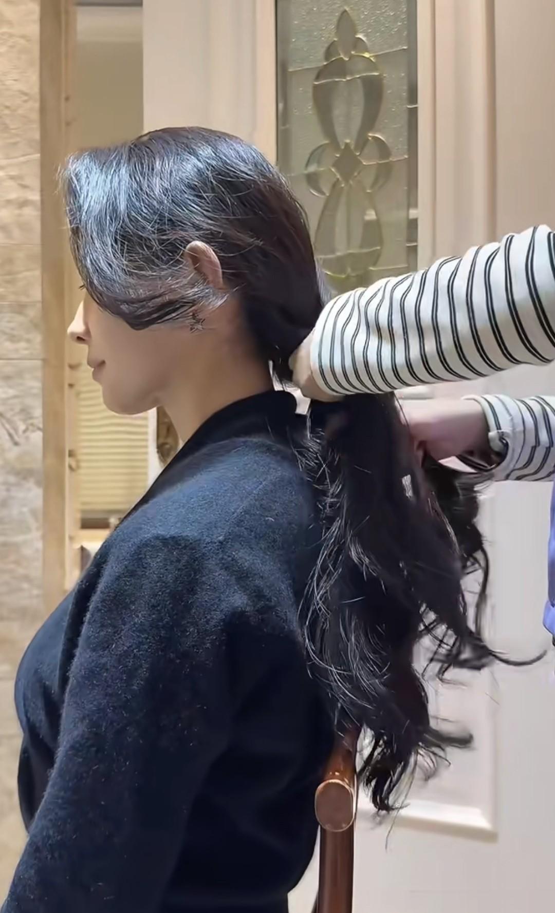 汪峰女友森林北晒带娃日常，1儿1女很孝顺，依恋妈妈晚上要一起睡