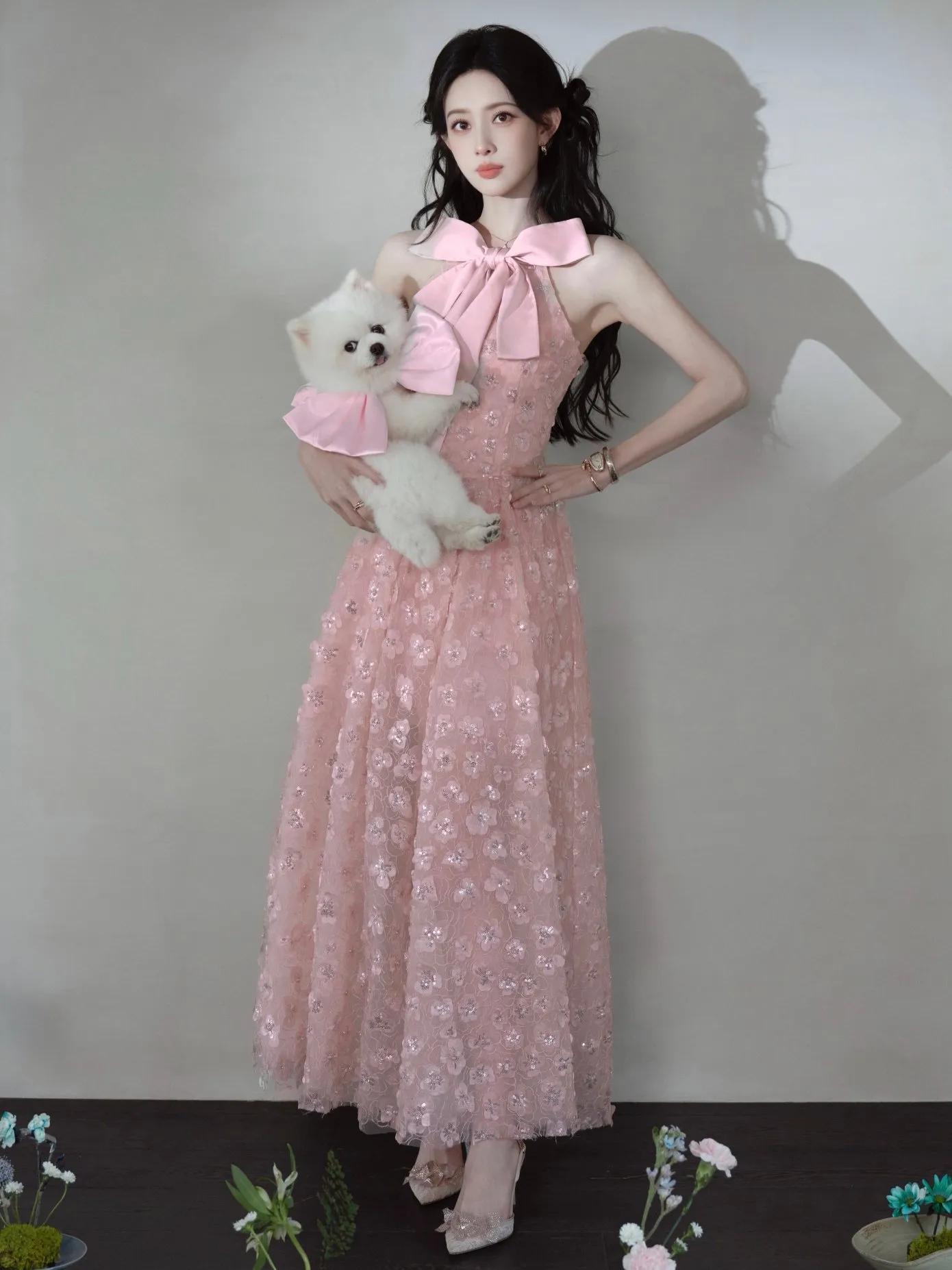 孟子义最新美照来了，是粉色的花仙子[送花花]