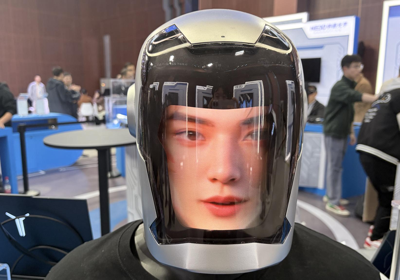 四年砸下10億，萬有引力用三款專用芯片，證明MR還沒死