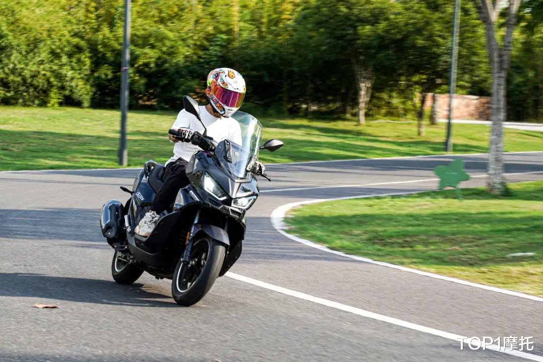 智能踏板标杆，赛科龙RT250真实测评，操控更轻更快