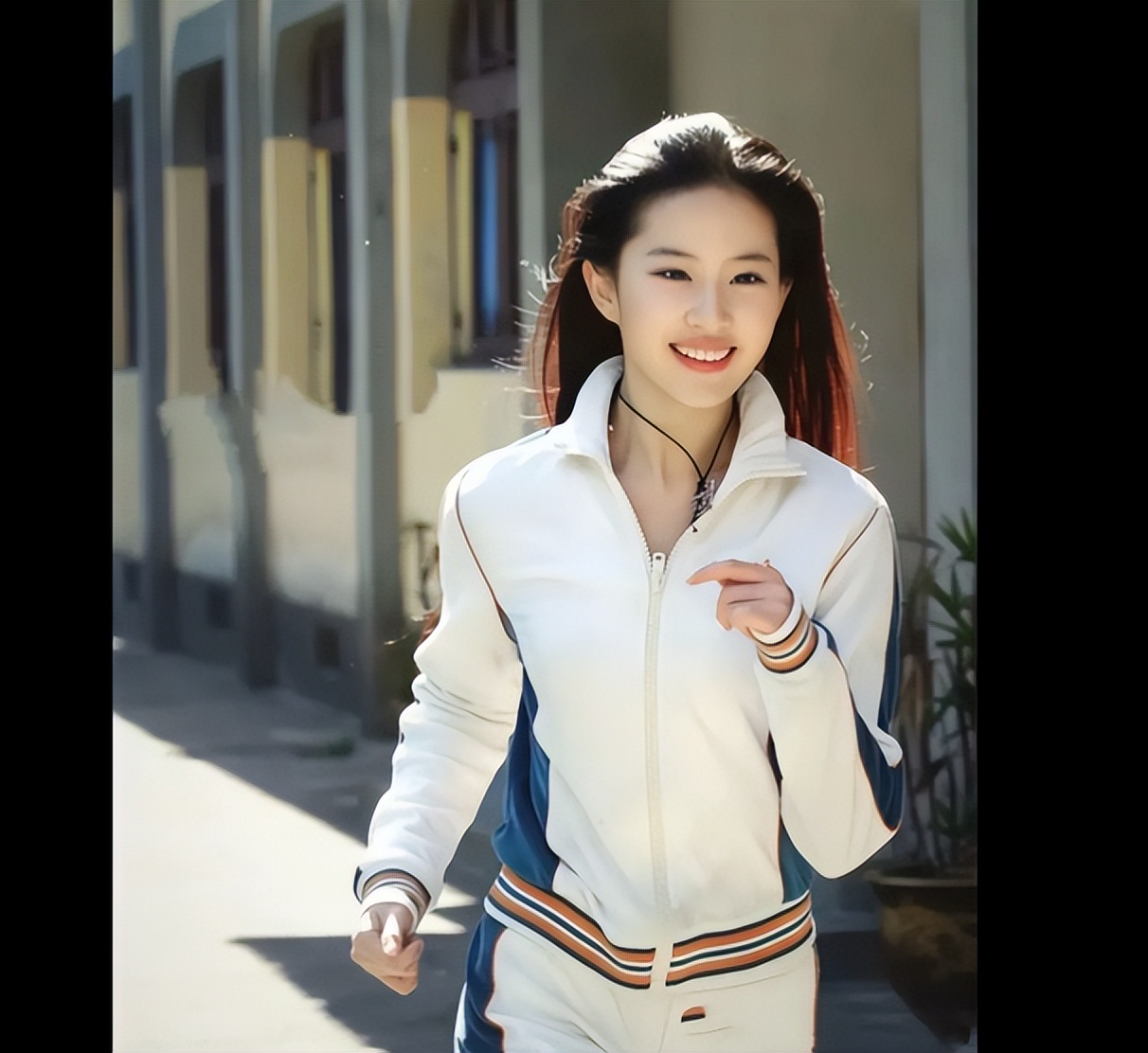 往事如烟：刘亦菲朱亚文大学青涩照，画面感十足！