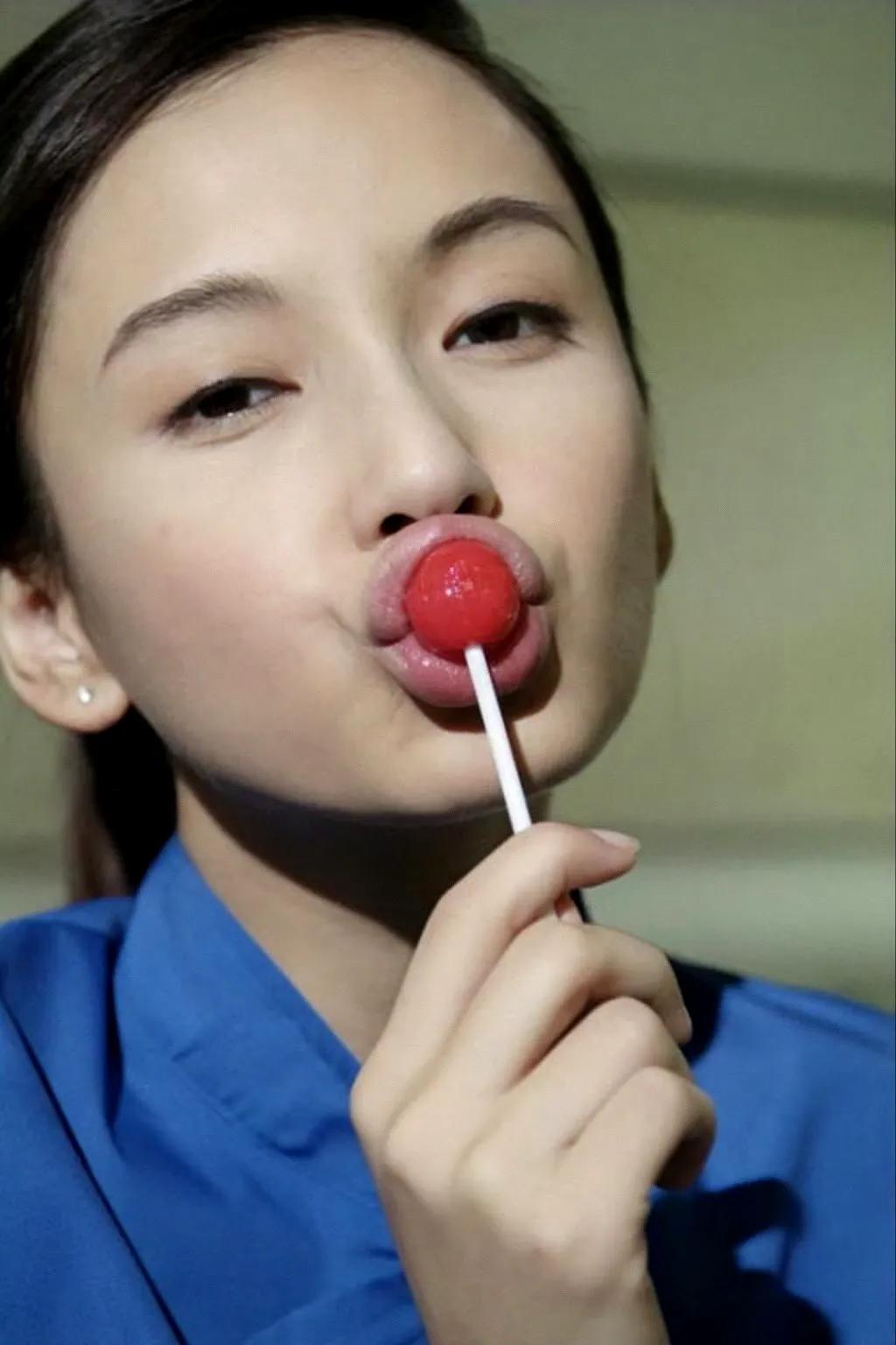 Angelababy这表情也太销魂了