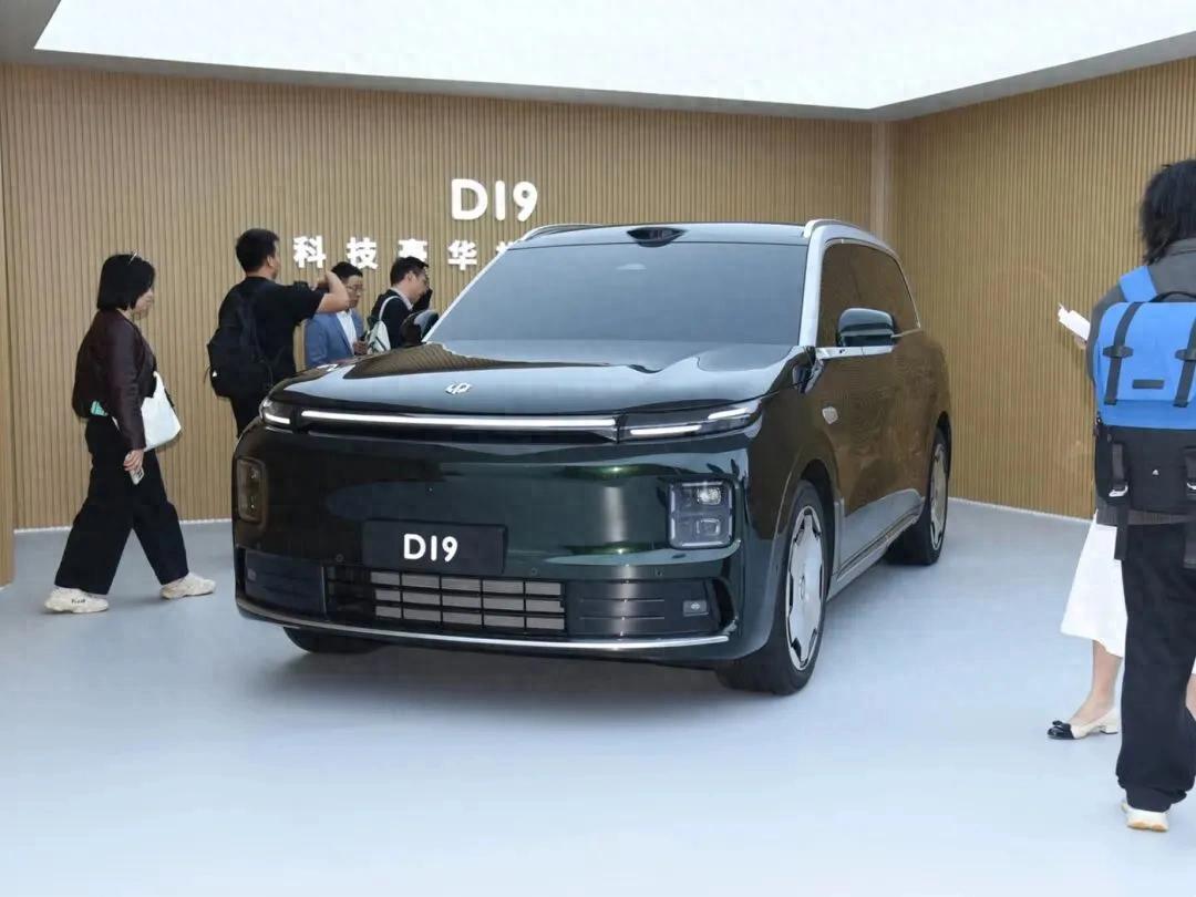 一台真正敢挑战理想L9的车出现了：零跑D19凭什么硬刚？