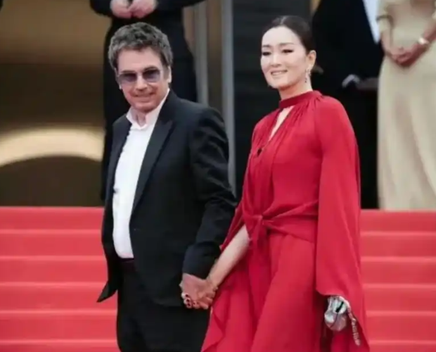 恩爱了6年,76岁的法国老公衰老萎缩,59岁的巩俐正绚烂如花