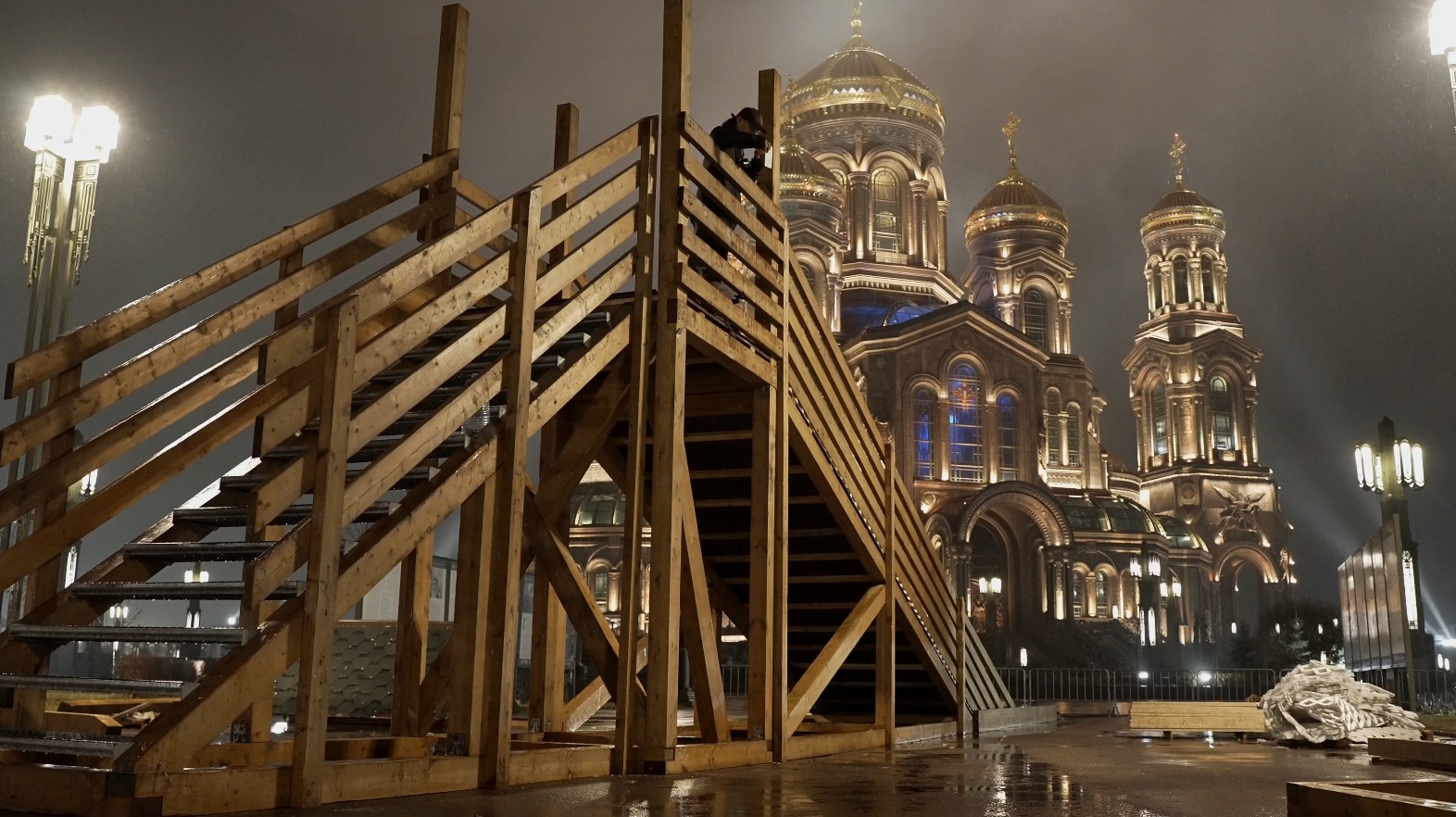 20米跌落+冰湖浸泡！手機在極寒防護可靠性試煉丨冬季大橫評·俄羅斯站