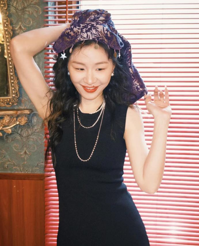 从喜剧丑女到超级明媚大美人 这位90后女星真的是“红气养人”！