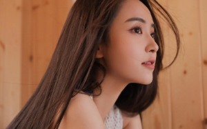 前世，我求妈妈救我一命被她无视，今生，却是她跪着求我给她续命