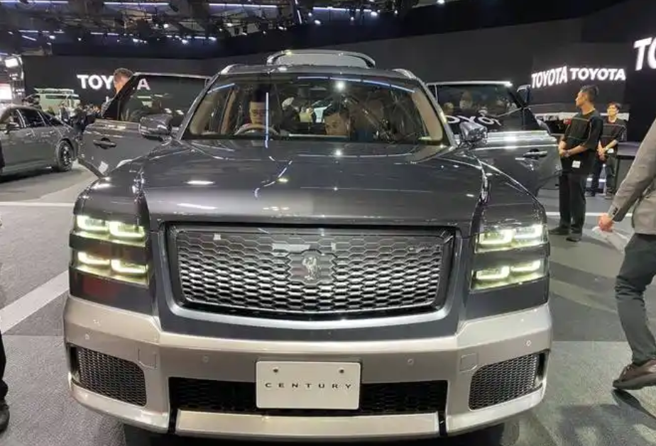 扮猪吃老虎的四款豪车,第一款为总统座驾,第三款为皇室专用