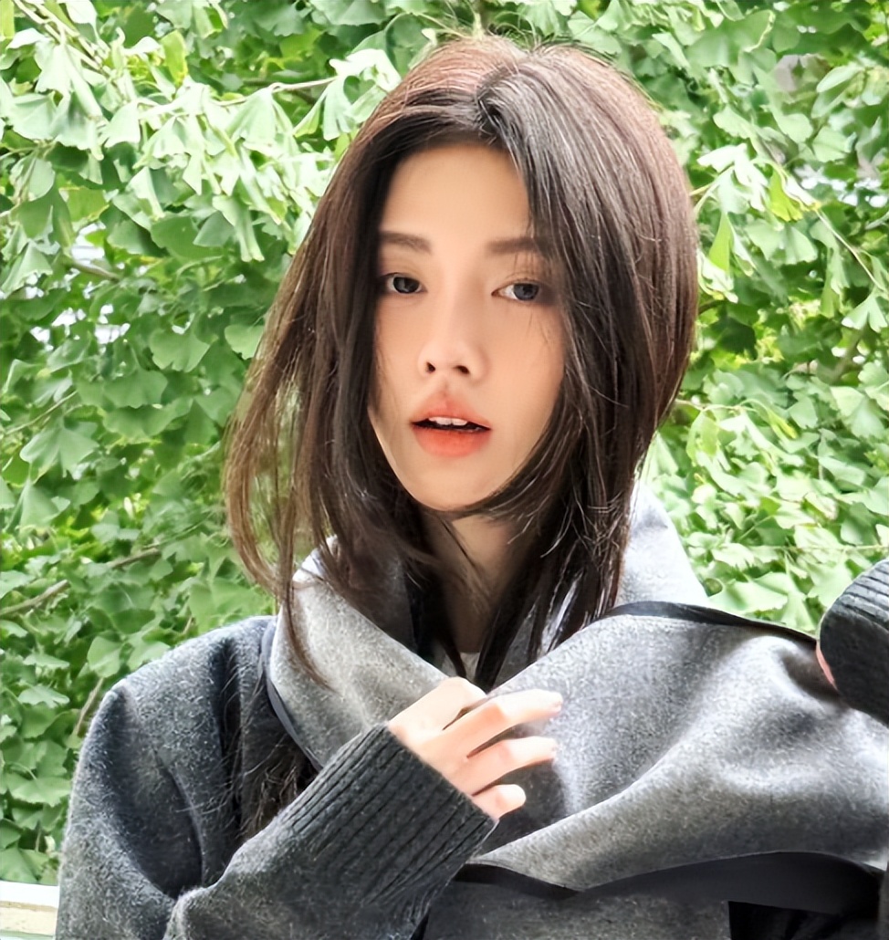 这下麻烦大了！与老东家反目，鞠婧祎迎3大噩耗，搞不好或被判刑