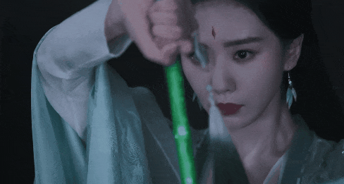 继杨幂抿嘴、刘诗诗梗脖后，赵丽颖也遭诟病！眼睛乱转乱眨被审判