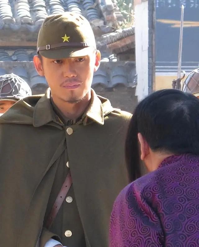 原来他是日本人!演了十年“鬼子”没火,如今靠着雷佳音终于红了