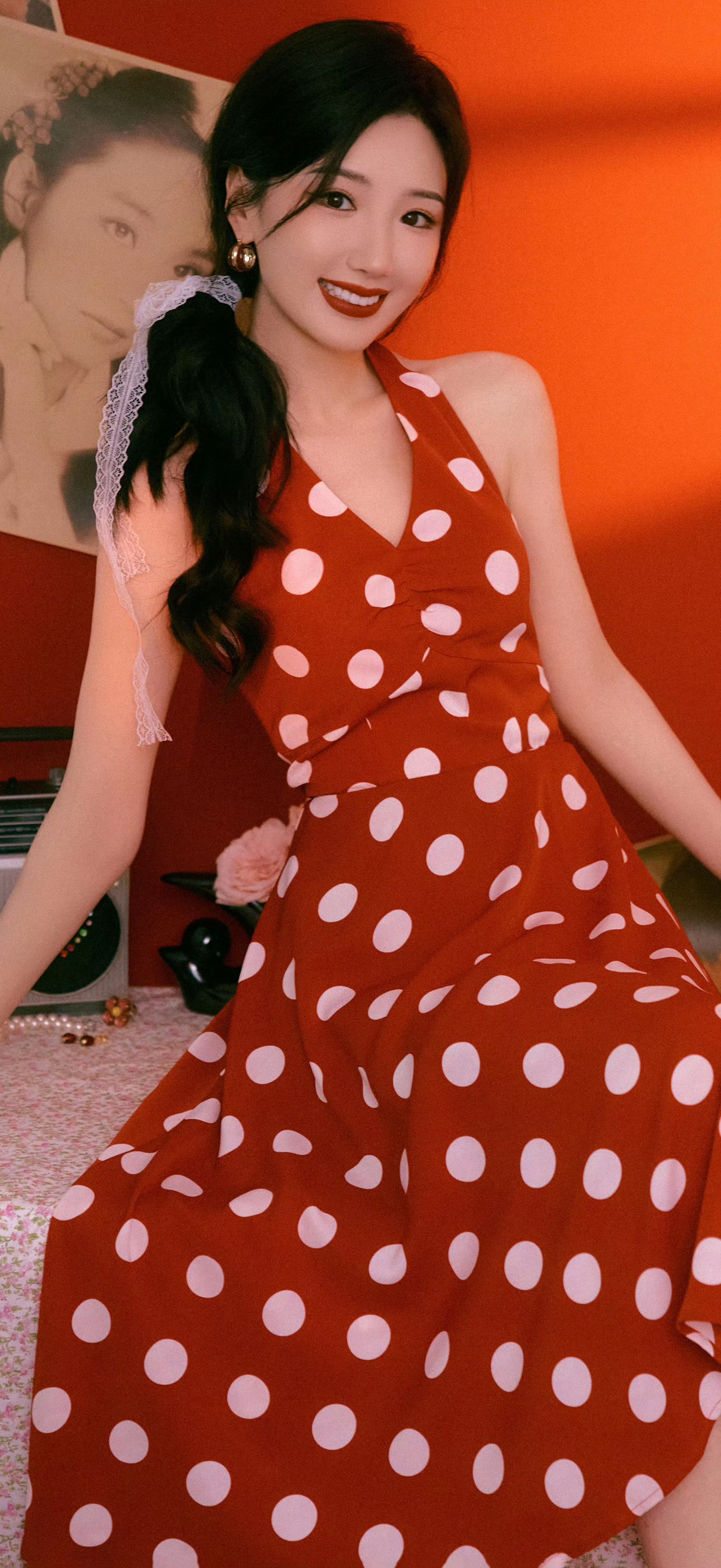 毛晓彤波点裙复古造型优雅气质挡不住，毛晓彤壁纸