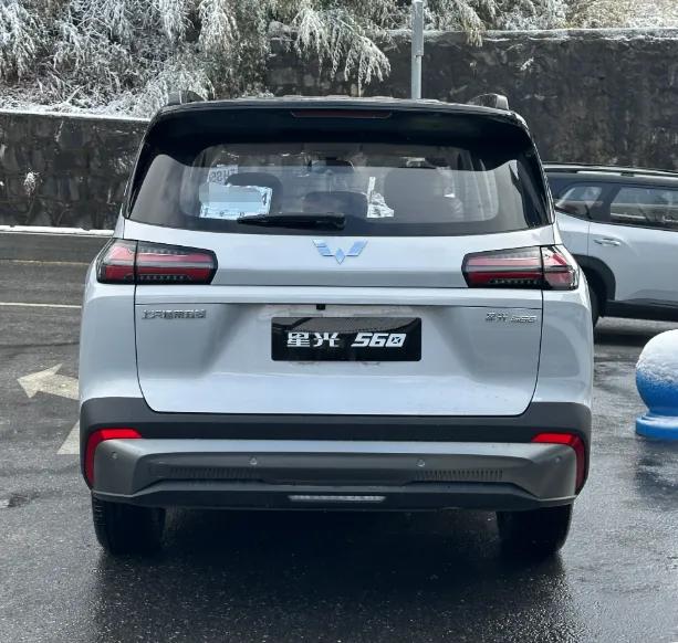 五菱星光560预售：6万SUV市场的搅局者？空间动力定位全面解析