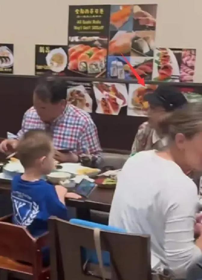 姜昆风波持续发酵，洛杉矶邻居纷纷出面，更多偶遇照又被扒出啦