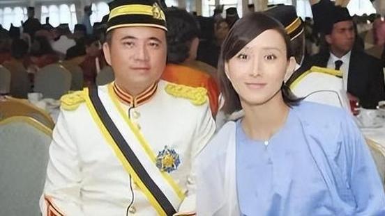 同样是嫁给马来西亚富二代的女明星，婚后幸不幸福一目了然！