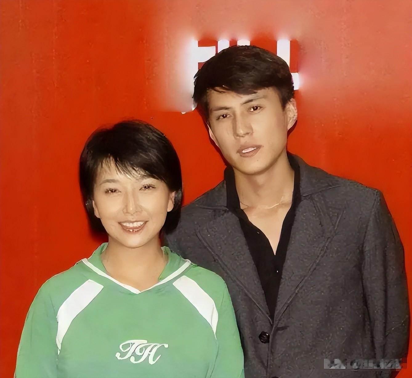 57岁江珊现状让人心酸，脸垮嘴斜，满头白发，一代女神像老太太