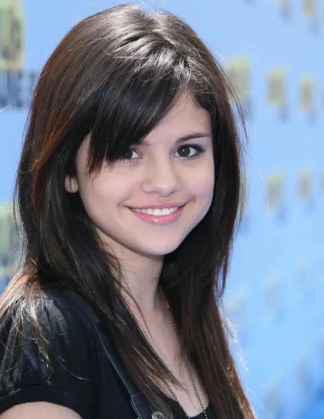 妈呀！赛琳娜新歌脸变化太大了，颧骨突出眼窝凹陷，都快认不出了