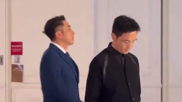 偶遇张智霖，54岁身姿挺拔气质更绝，小8岁吴卓羲站身旁都像保镖