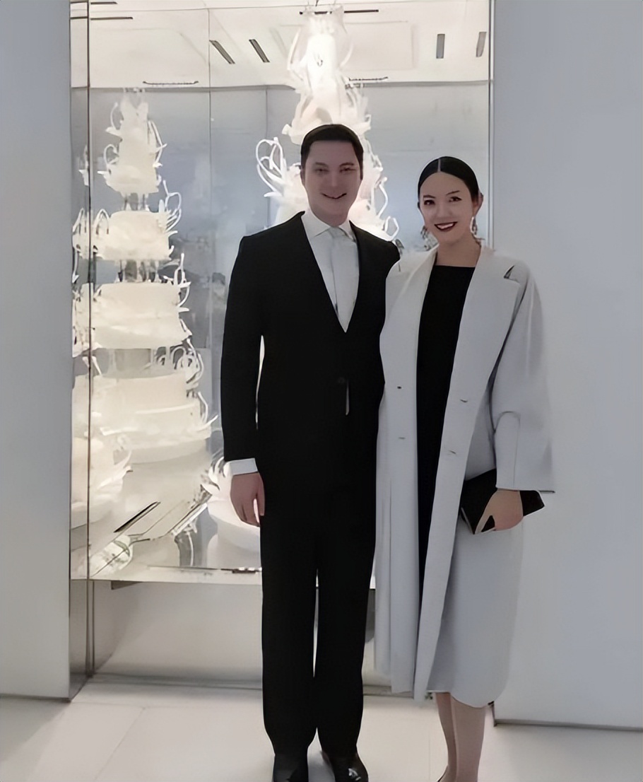 艳压奚梦瑶,拒嫁30亿豪门,怀孕6个月上春晚稳居C位:真人生赢家