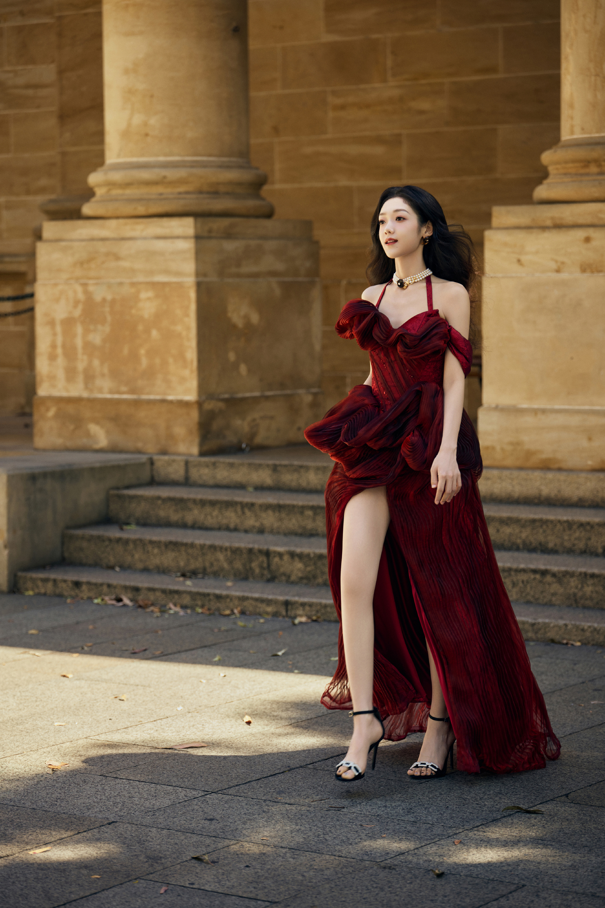 希林娜依高的美脚， 灵动初秋诗篇