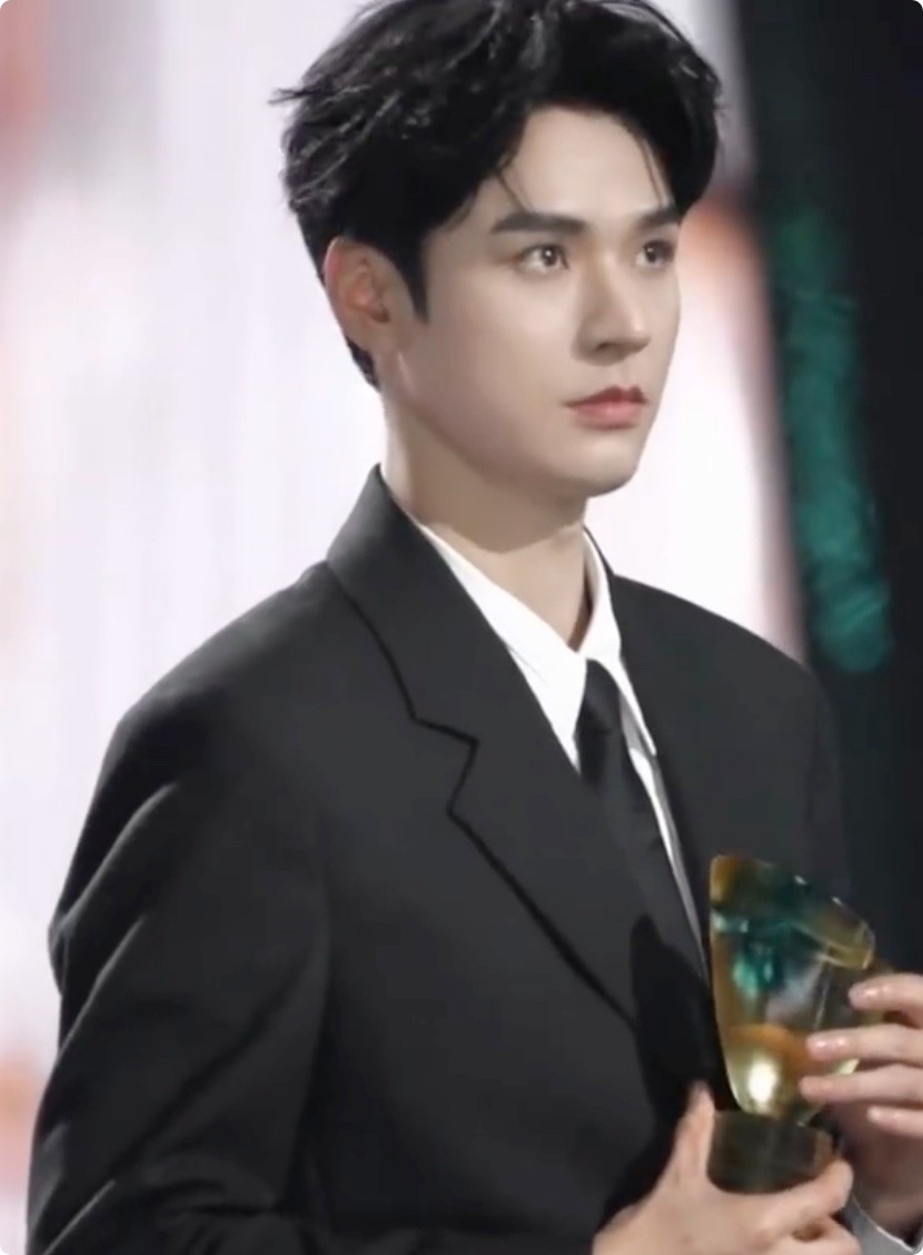 星光大赏颁奖夜，却成了人情照妖镜，红的人身边果然都是“好人”