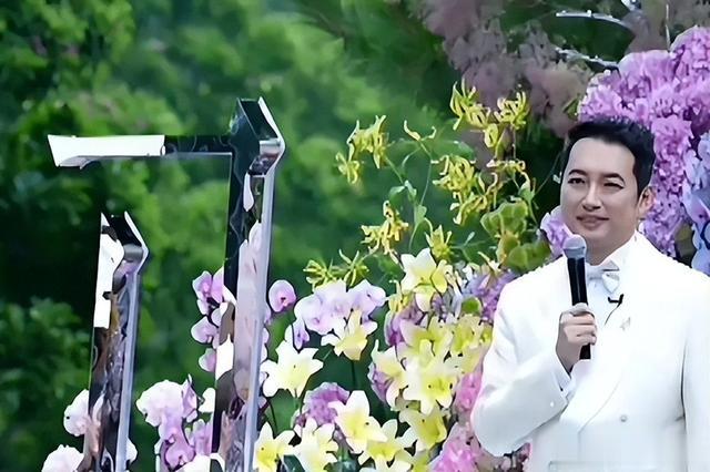 汪小菲与孩子的一次出行，竟然又在小玥玥身上看到了故人之姿！