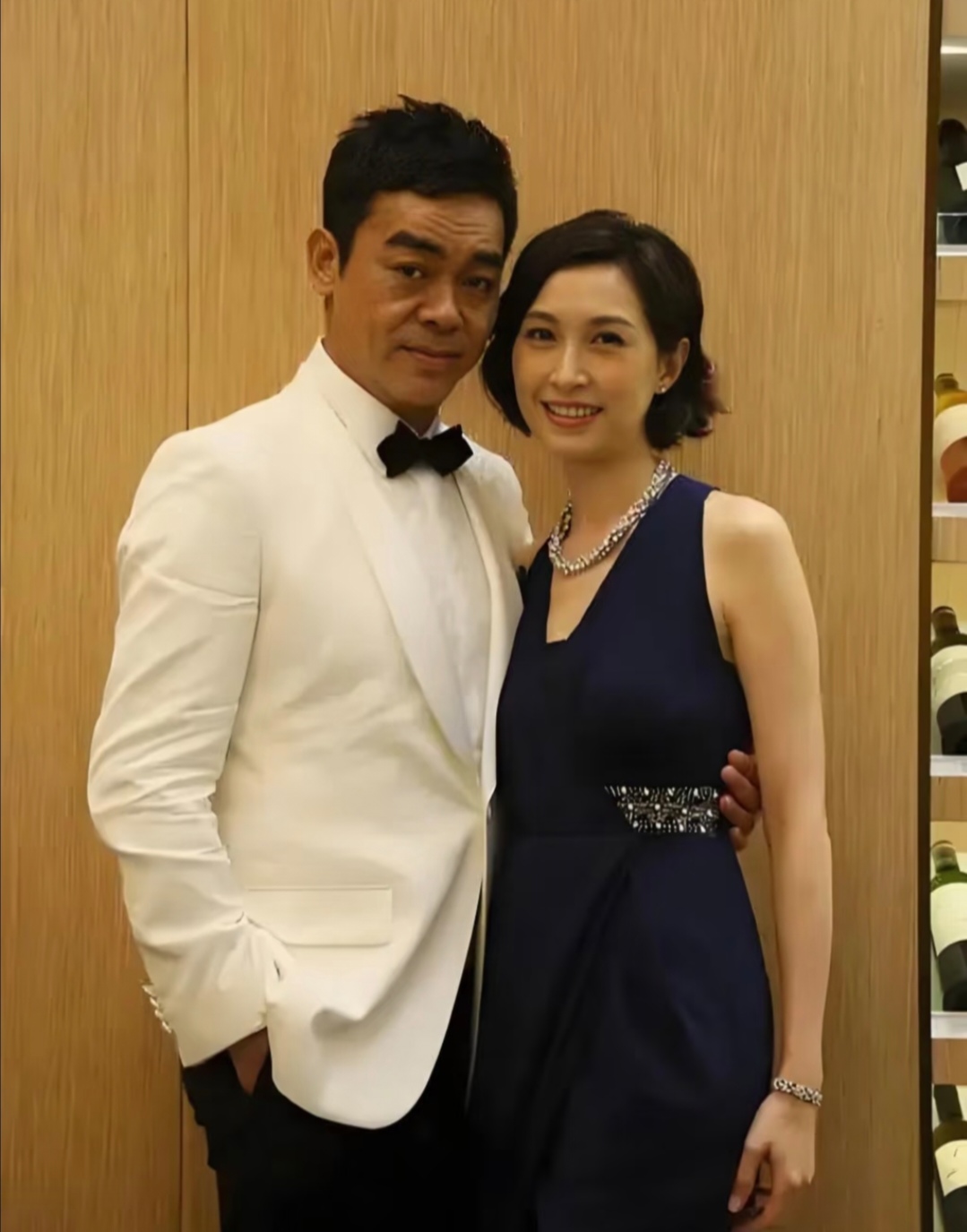 演员刘青云和老婆游云南，61岁老态尽显，郭蔼明身材保持得很好