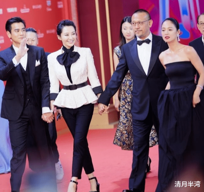 只因许晴少女感太强，与小9岁高级脸周韵同框依然平分秋色