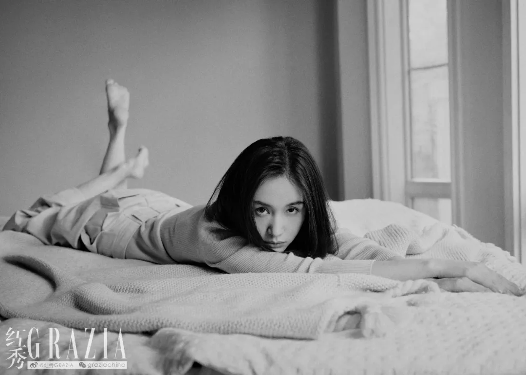 王子文婀娜多姿 白皙美足