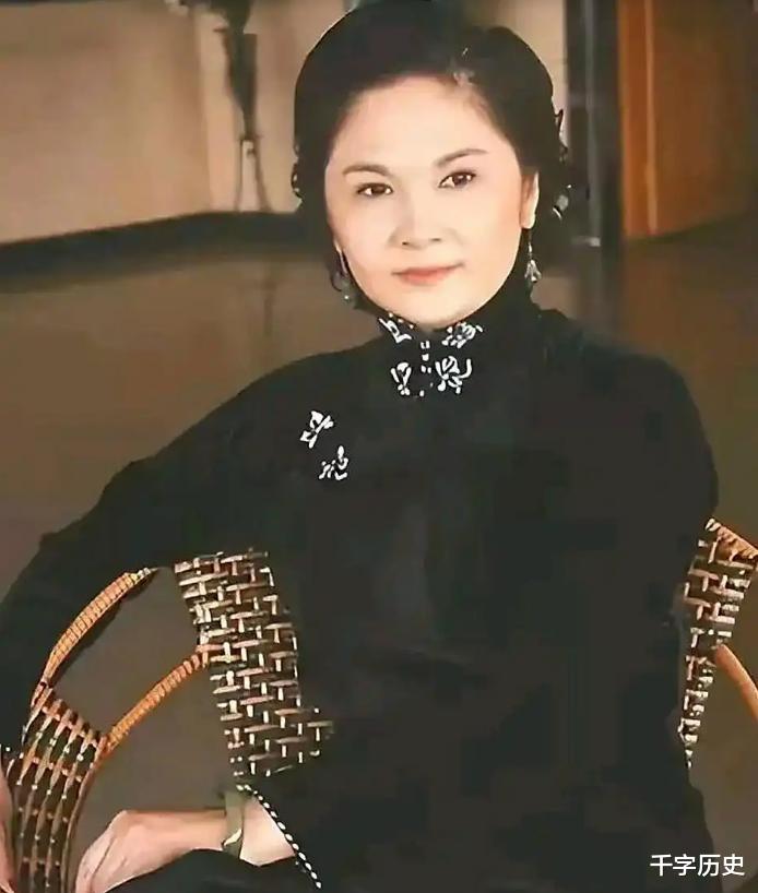 她是80年代知名女演员,嫁给上将张震之子,离婚后过得怎么样?